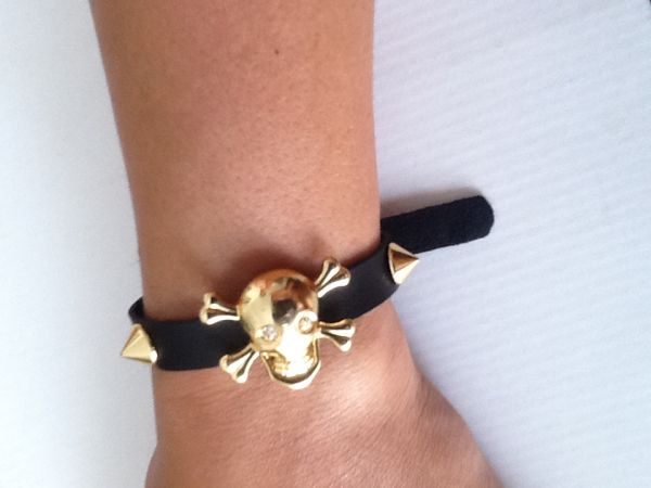 PULSEIRA DE CAVEIRA COM SPIKE