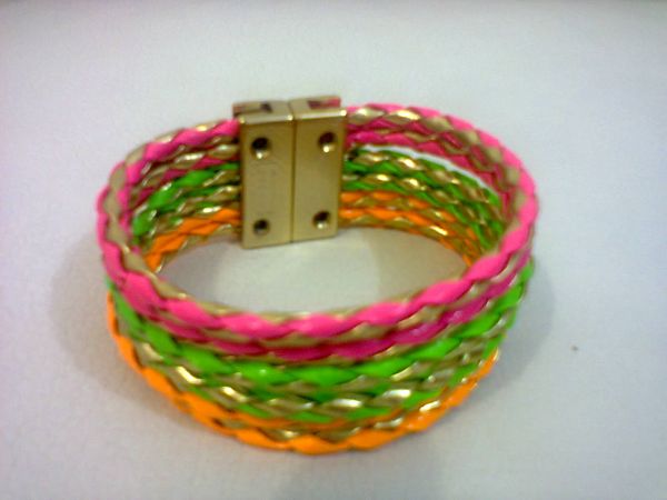 PULSEIRA TRANÇADA NEON COM FECHO IMÃ
