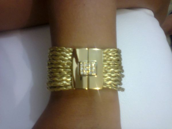 PULSEIRA TRANÇADA COM FECHO IMÃ E ESTRASS