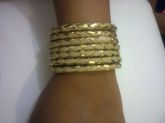 PULSEIRA TRANÇADA DOURADA BEJE COM FECHO IMÃ
